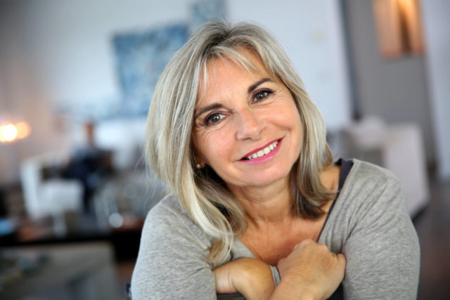 Sofrendo com os incômodos sintomas da menopausa? É possível contar com um tratamento natural para menopausa nessa fase da vida, saiba mais!